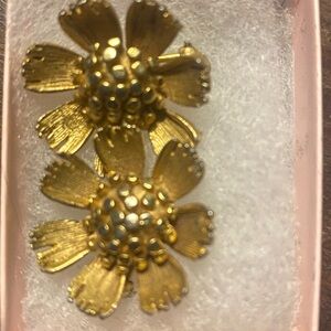Vintage Fashion Gold Clip On Floral Earrings. They are stamped but can’t read it